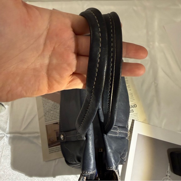 Authentic Burberry Vintage Navy Blue Leather Boston Bag - Classic Check Interior - Picture 3 of 11